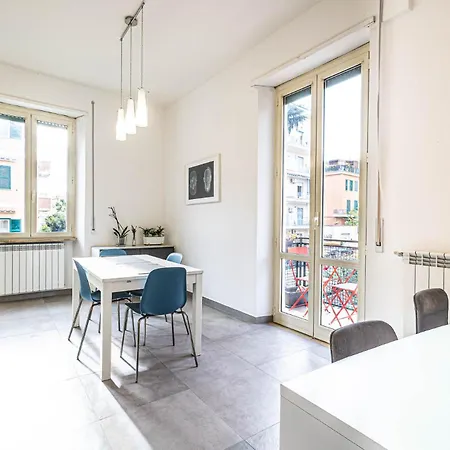 דירה Large And Bright, A Stone's Throw From Trastevere רומא