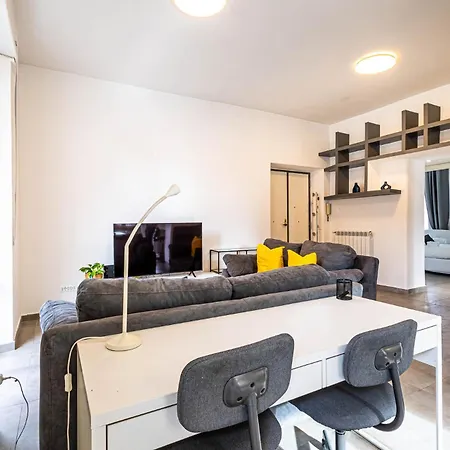 דירה Large And Bright, A Stone's Throw From Trastevere *
